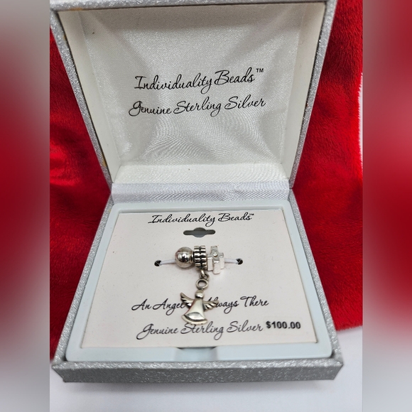 Individuality beads New in box.  New with tags.   So sweet. - Picture 1 of 5